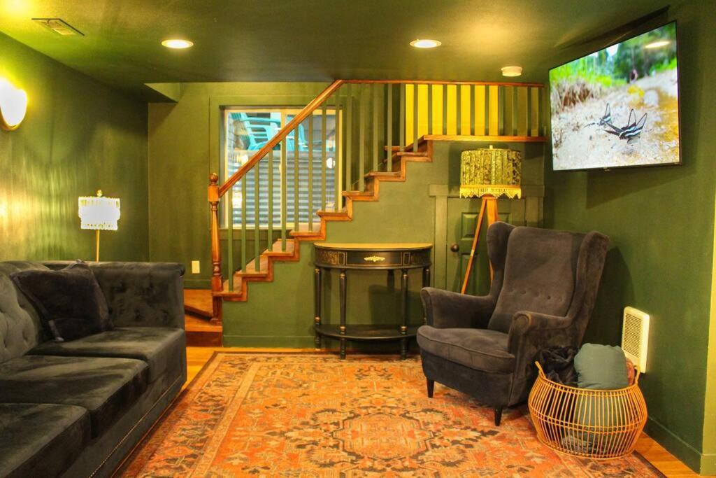 포틀랜드 Heart Of Woodstock, 10 Min Walk To Reed, With Private Garage! 아파트 외부 사진