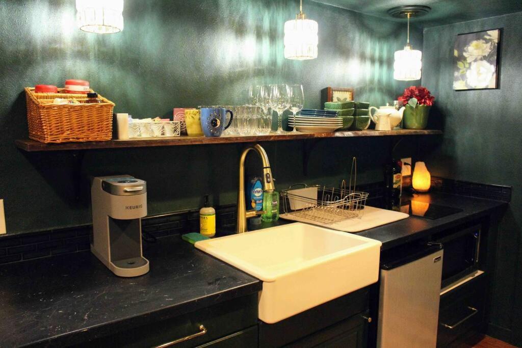 포틀랜드 Heart Of Woodstock, 10 Min Walk To Reed, With Private Garage! 아파트 외부 사진