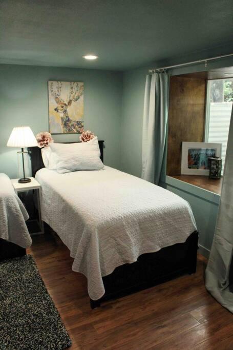 포틀랜드 Heart Of Woodstock, 10 Min Walk To Reed, With Private Garage! 아파트 외부 사진
