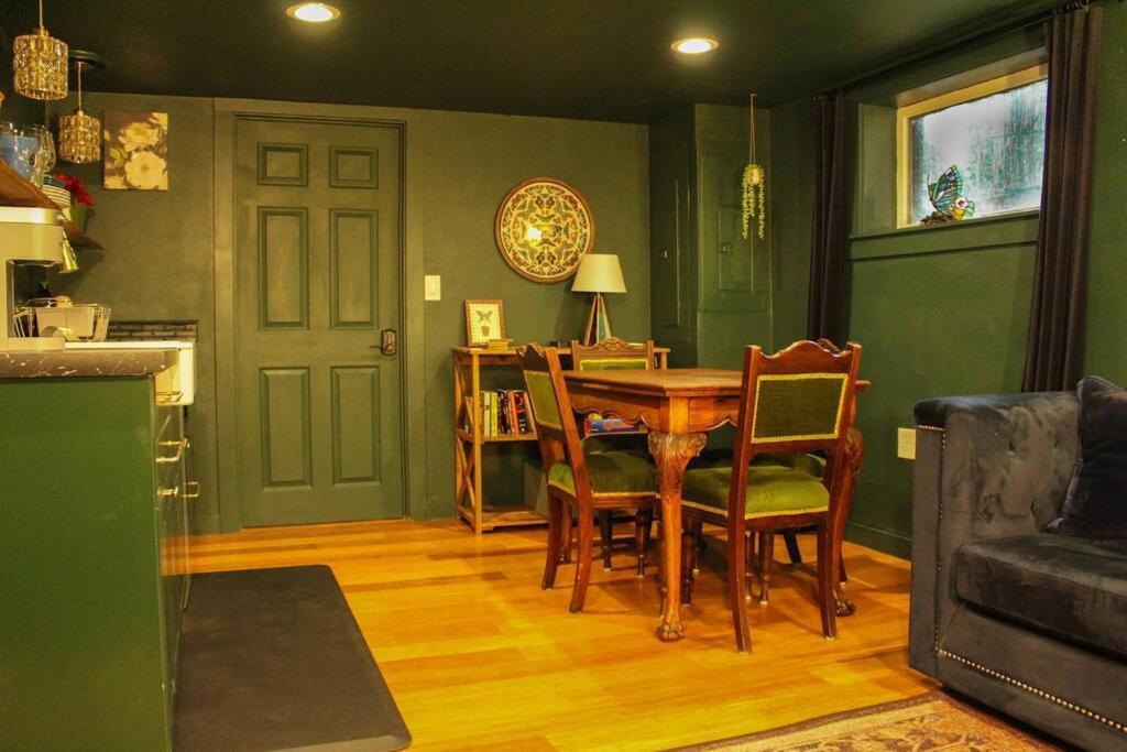 포틀랜드 Heart Of Woodstock, 10 Min Walk To Reed, With Private Garage! 아파트 외부 사진