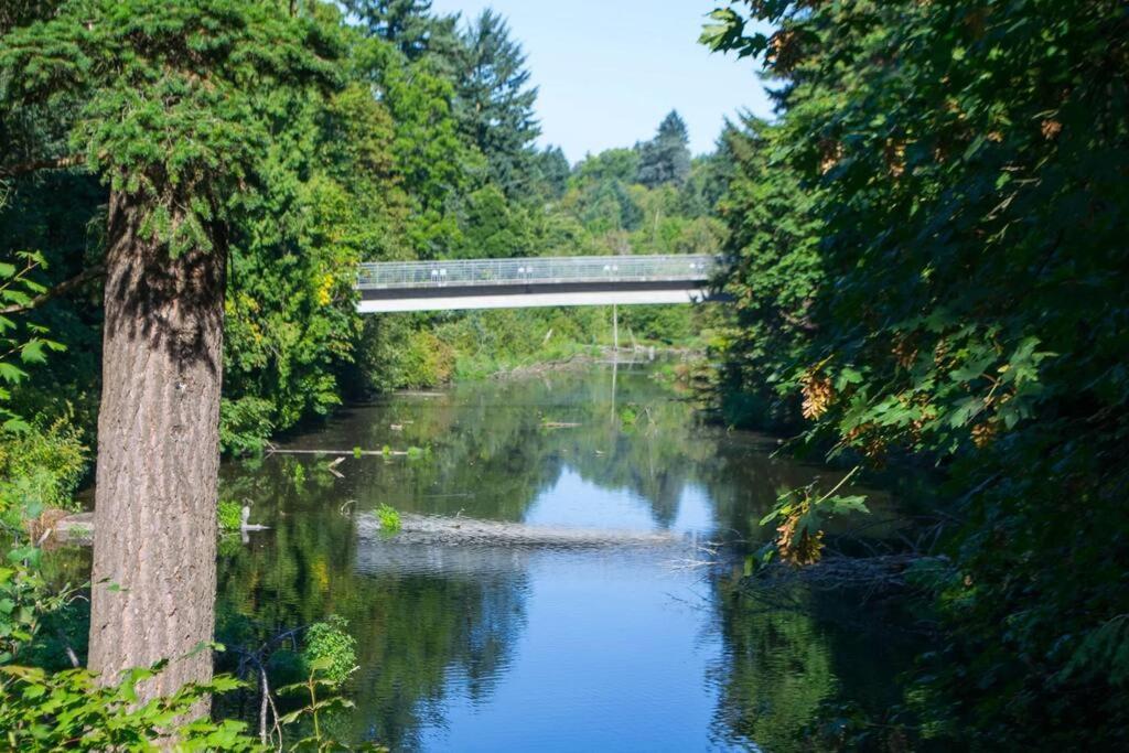 포틀랜드 Heart Of Woodstock, 10 Min Walk To Reed, With Private Garage! 아파트 외부 사진